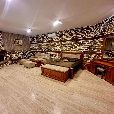 Семеен Хотел Чардаците Lovech Dış mekan fotoğraf